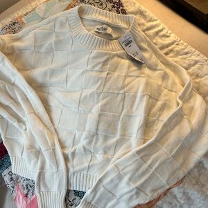 Cream colored size small Hollister sweater lightweight